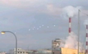 日本大阪上空现10个UFO
